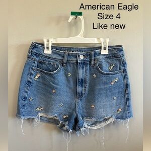 Size 4 American Eagle embroidered denim shorts